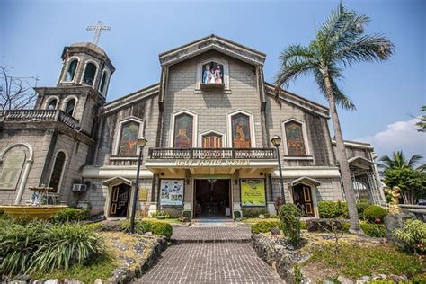 Catholic churches in Las Piñas City .